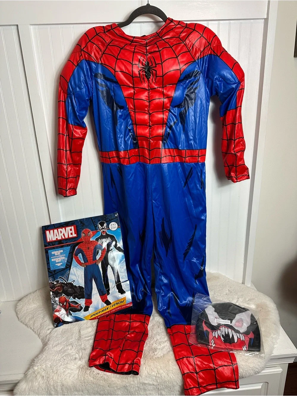 Marvel Spider-Man Reversible Costume with Black Venom Side.. Child Large 12-14